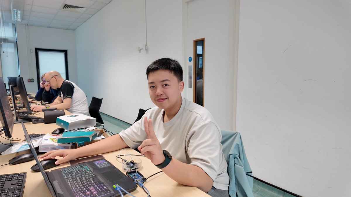 Karol_Fitz's tweet image. Last minute preparations from the TY #Code4Fun @TUS_Athlone_ from @cchiarain, @mercykilbeggan, @MaristAthlone, @ccathlone, @OLBAthlone getting the final touches done if the code and installing of the tech for the geo-done.