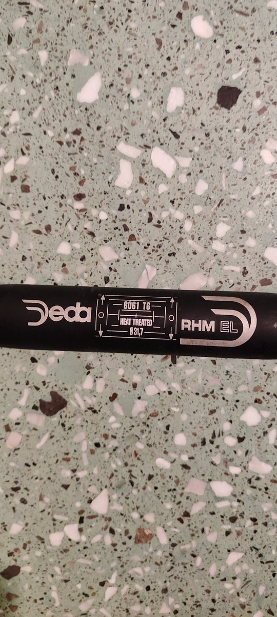 saik_el's tweet photo. For sale dropbar compact deda RHM EL - 40cm c-c (size deda 42). Kondisi like new bekas bartape aja #fnfjb @FnFjb 455k https://t.co/W3impClcCe