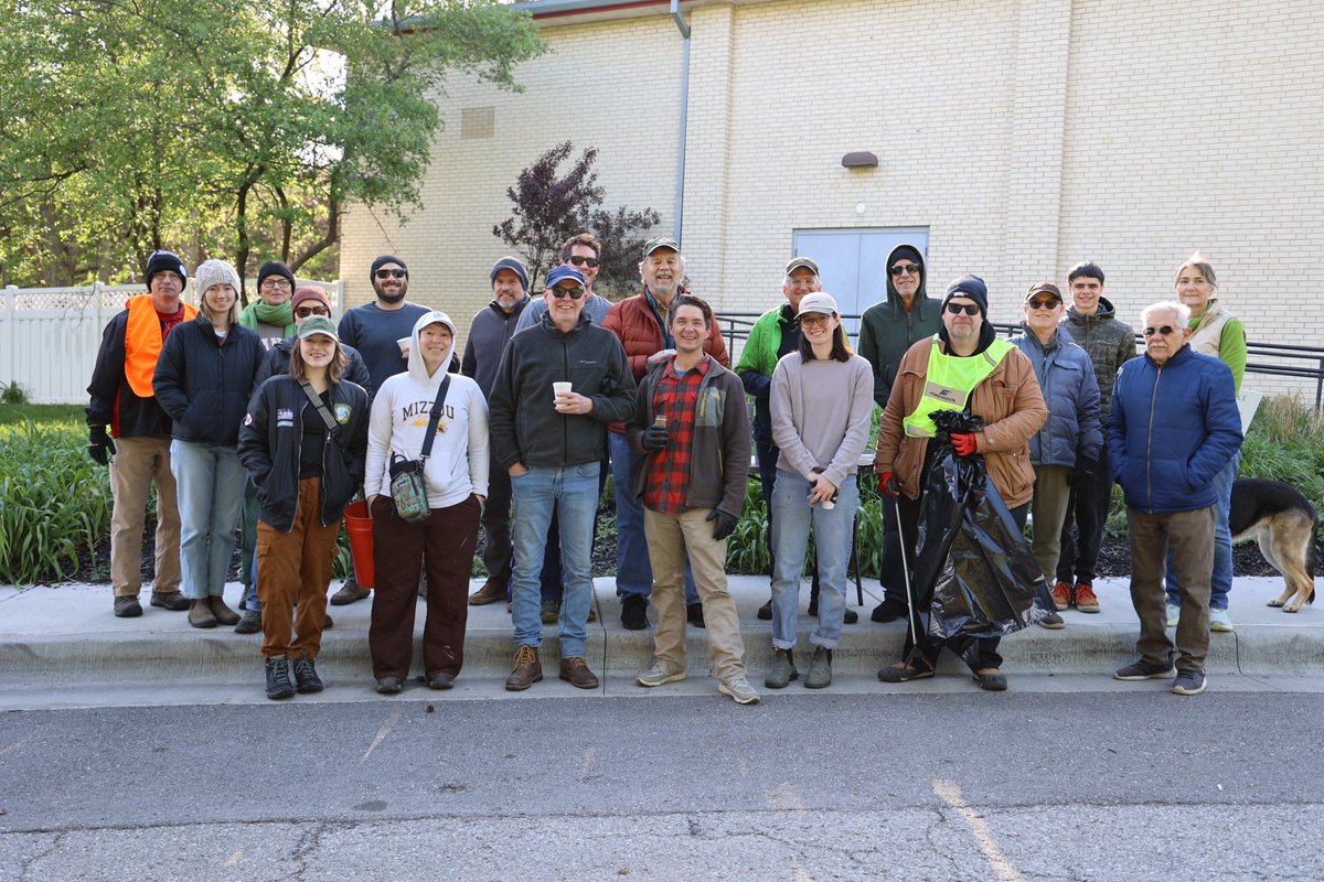 The Great Kansas City Cleanup continues and is happening all over the city! Volunteers at the Westport Roanoke Community Center are here bright and early.