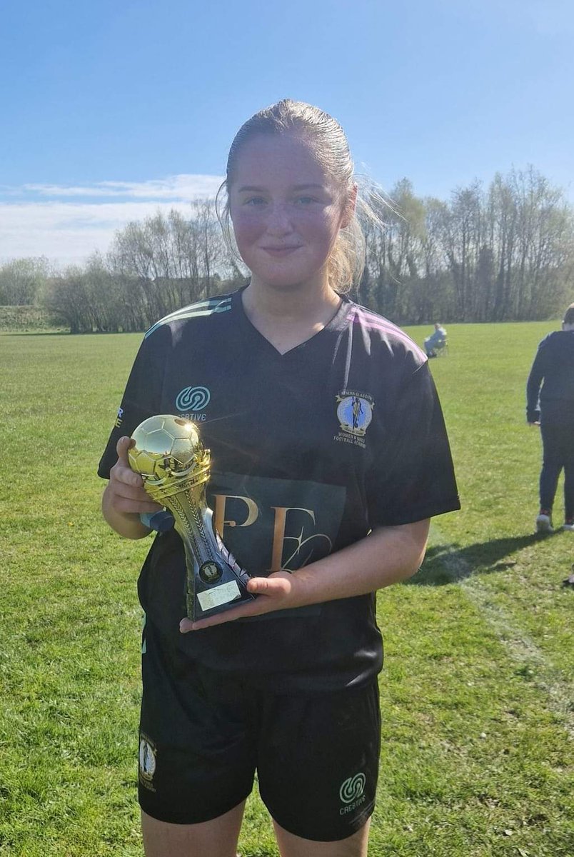 Outstanding performance for our u16s in the Youth Cup Challenge away to Evro with a 3-0 win! 

From the GK to the back 5 nothing got through at all, midfield won the battle! Every player fought for the ball and won it!! 

POTM was Laura, incredible performance!! 💜💚⚽️