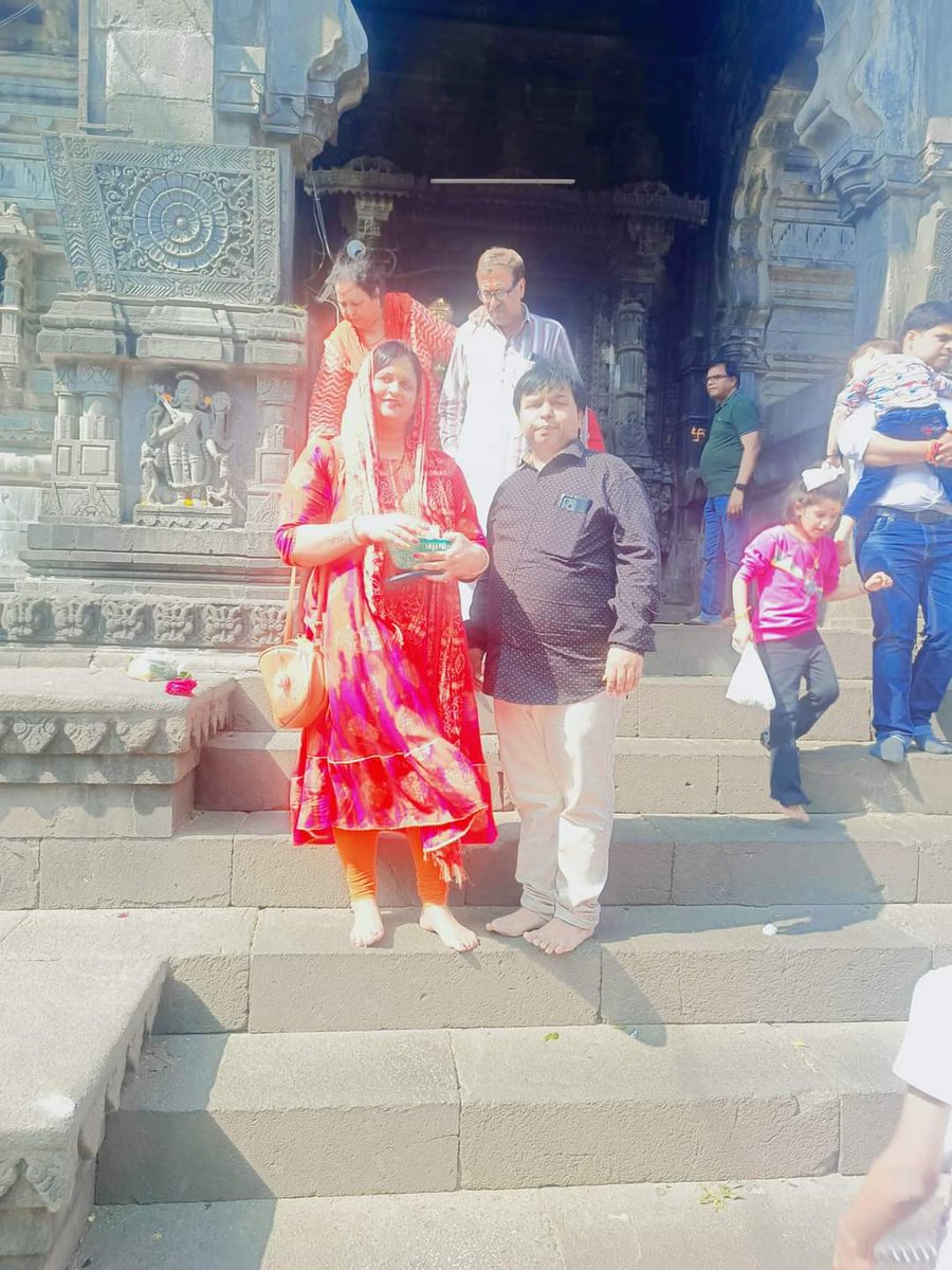 renupandey_2020's tweet photo. बारह ज्योतिर्लिंगों मे से एक त्रयम्बकेश्वर महादेव जी (नाशिक, महाराष्ट्र) का दर्शन सपरिवार करने का सौभाग्य प्राप्त हुआ☺

हर हर महादेव🙏💐 @RSSorg @BJP4India @BJP4Maharashtra @BJP4Mumbai @BJP4UP @ajayshankrdubey @bpsarojmp @Akhand_Bharat_S @kripasofficial @ABVPVoice @bhagwakrantee https://t.co/C2N2jsx637