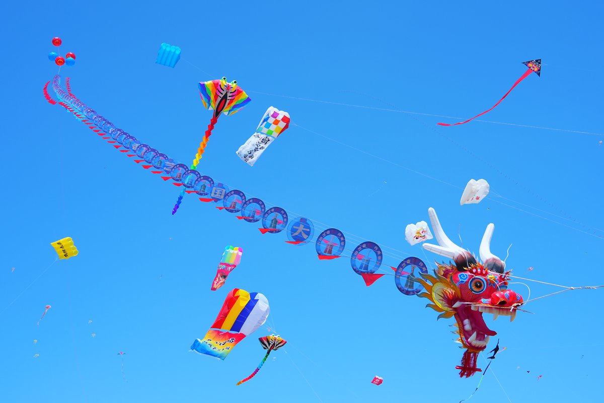 iShandong's tweet photo. Kites in Weifang, #Shandong, are once again pushing the boundaries of human imagination at this year's #KiteFestival. The skies of Weifang are alive with a vibrant array of shapes and colors. Join us to glimpse these mesmerizing creations and let us know which is your favorite! https://t.co/AeDIgq9aUK