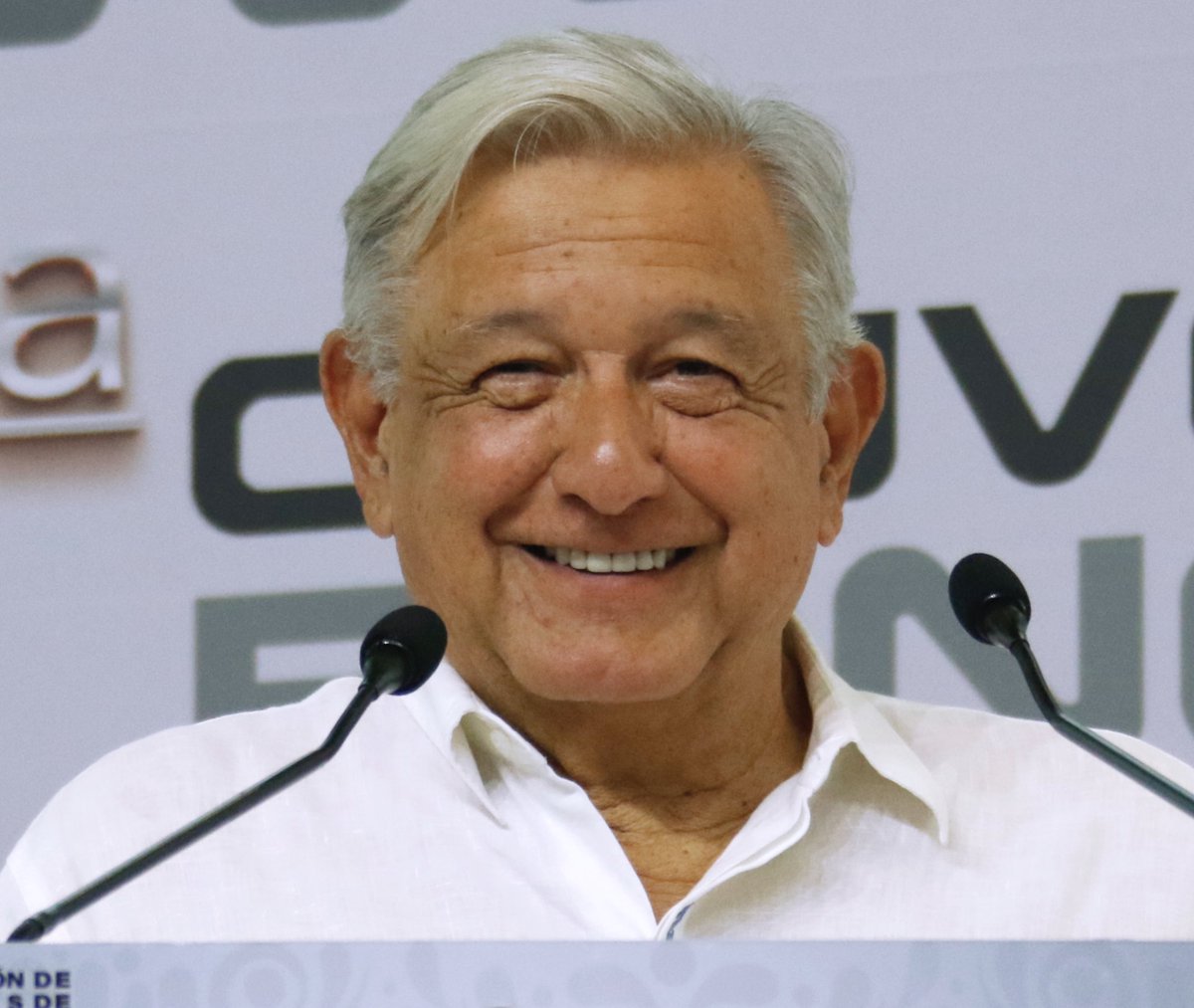 *Presidente del Pueblo*

¡Es un honor seguir con @lopezobrador_! 

#AmorConAmorSePaga ❤️