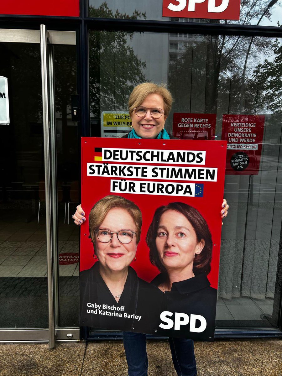 Morgen dann für alle sichtbar, weil die Plakate endlich hängen, am 9. Juni ist Europawahl 🇪🇺. Am besten gleich in den📱Kalender eintragen oder Knoten ins Taschentuch machen. Und am allerbesten, SPD wählen. Für ein soziales & demokratisches Europa mit starken Arbeitnehmerrechten