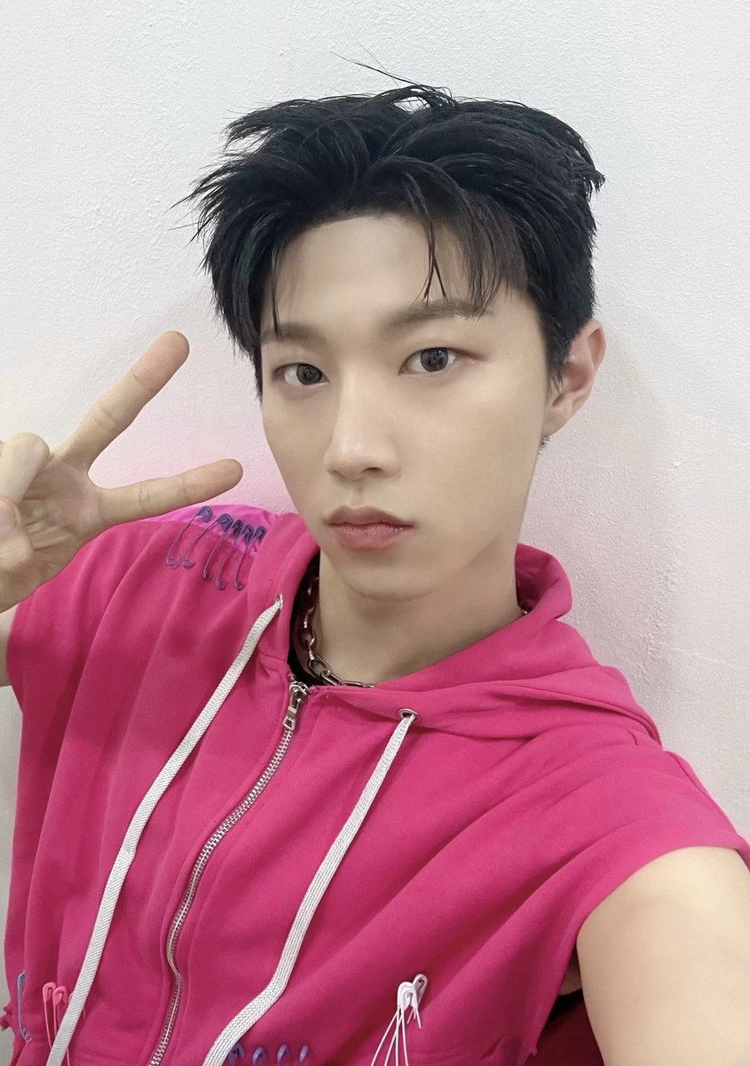 xikers_official's tweet photo. [#현우] 민소매 .. 처음이라서 너무 부끄러웠지만 무대는 잘했땅 ! 🥹🥹💗💗💗
#xikers #싸이커스 https://t.co/EGLnJtwx8U