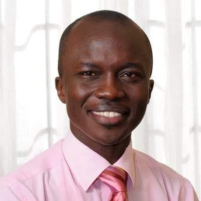 ItsMainaKageni's tweet photo. We have lost a legend. 😭😭😭 Thank you for everything Michael Oyier... one of the very best newscasters I have ever known.... a true example of commitment, discipline and encouragement!!!! Sincere condolences to the entire media fraternity and the family (Peter, Paul, Olga) and friends. Rest In Peace Michael Oyier......