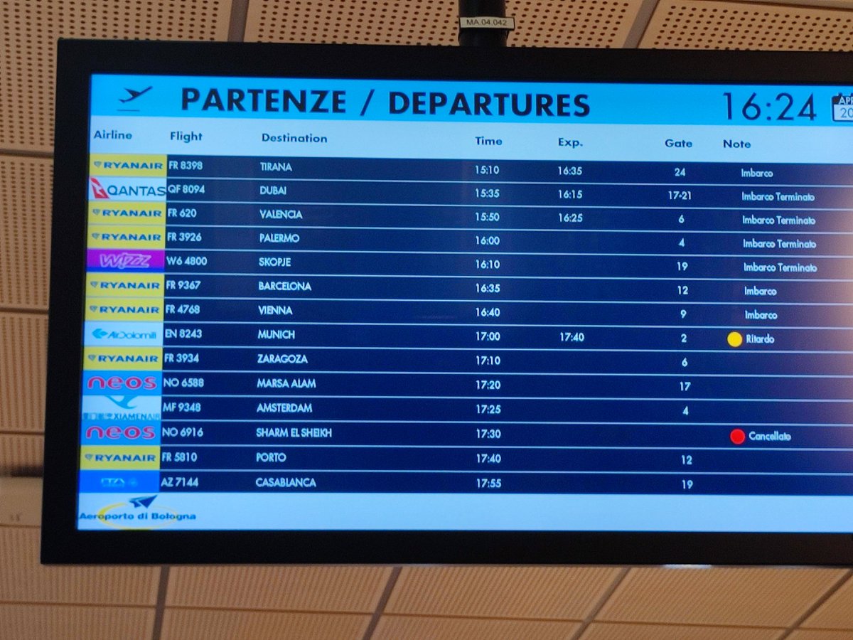 After surgery, and 3 months recovery, I'm finally back on tbe road.

Or should I say up in the air...

... and ofc my flight is delayed. But, I'll be on a plane, i can't complain!

LFG! #drumandbass #DJLife