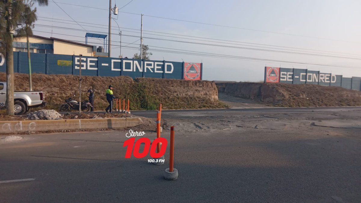 stereo100xela's tweet photo. #PasoCerrado 🔴 | Cierran paso de ambos carriles desde la rotonda a Tecún Umán al sector de construcción del paso a desnivel. Cómo se había anunciado debido a trabajos que realizaran por tres meses, el tránsito esta siendo regulado por la PMTQ.
Vía Moisés Cottom https://t.co/s0DfsZtLNR