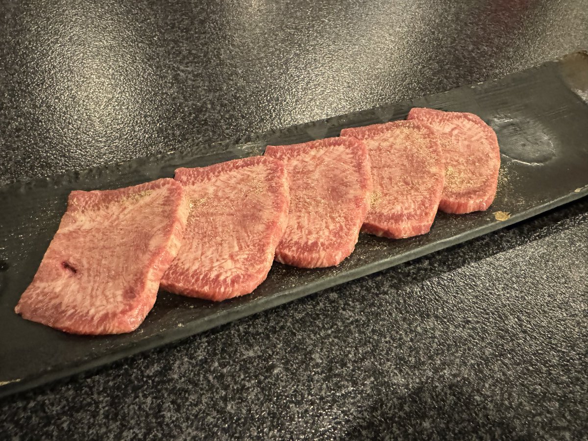 奈良県に来て評価高い順で焼肉行ったんやけどここはマジでオススメ。
焼肉大和

1人一万円以内でこのレベルの肉食える店は中々無い。
佐賀牛、近江牛、神戸牛扱ってるけど佐賀牛の重く無い脂がめちゃくちゃ美味い。