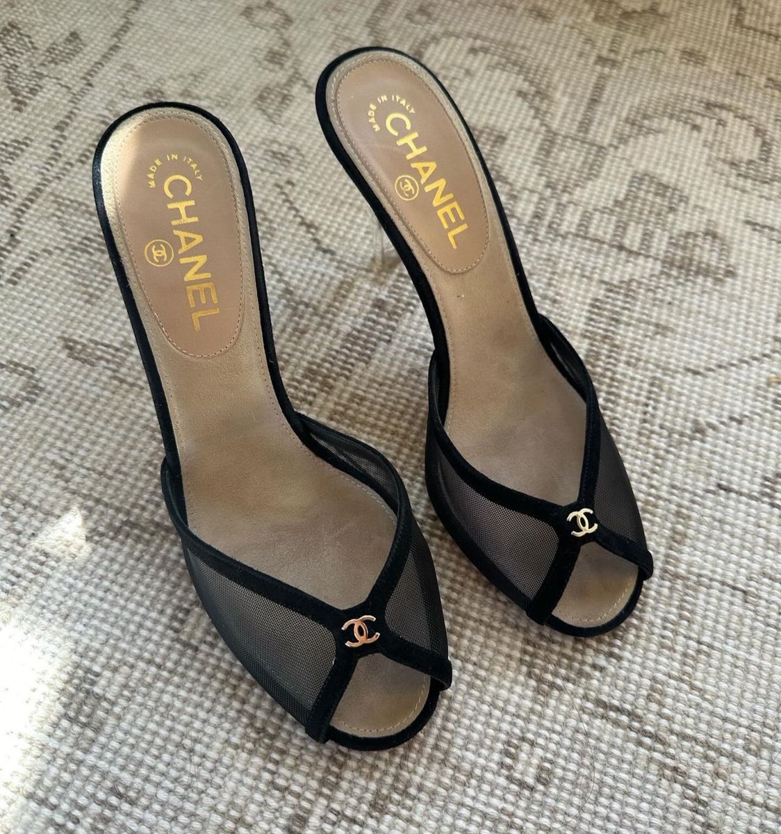 GoldenFashi's tweet photo. Chanel https://t.co/Pwl6wpnVDS