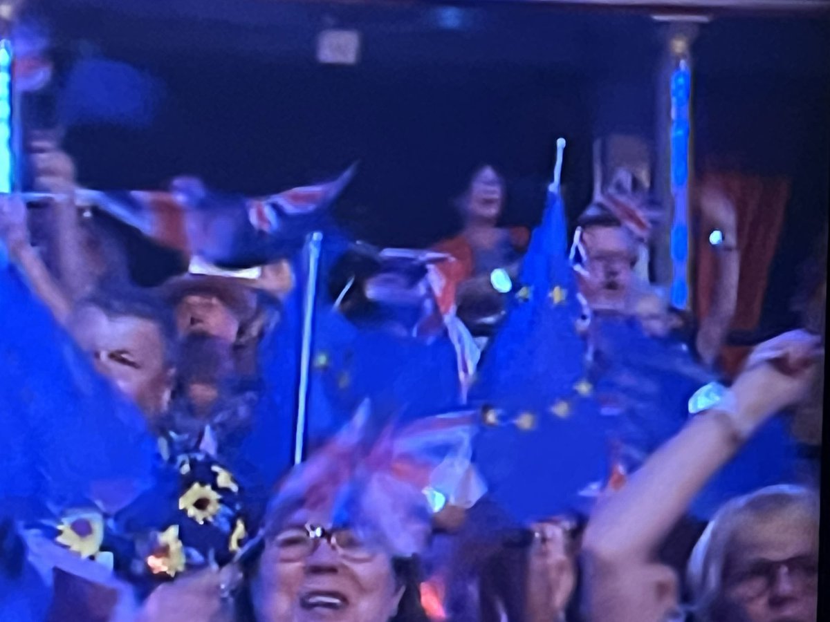 @YesterdaysBrit1 @lyncey_gilbe You means this last night of the proms with pride and eu flags 🤣 #EverybodyWelcome