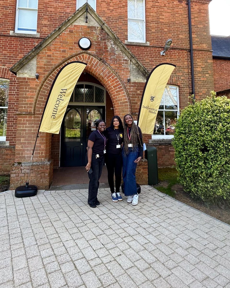 UniOfBuckingham's tweet image. Thats our first Open Day of 2024 complete ✅
To those that joined us, we hope you had a great time and got a taste for what life could be like at The University of Buckingham!
Special thanks to our wonderful staff and students, we couldn’t have done it without you💛