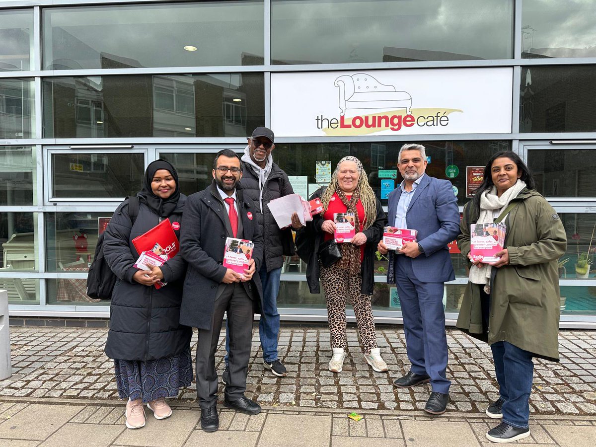 Overwhelming support for @SadiqKhan & @KrupeshHirani in #Barnhill #Chalkhill #Brent this afternoon. Residents welcome: ✅free school meals ✅funding for youth clubs ✅extra neighbourhood police ✅tackling air pollution and climate crisis 🌹 #VoteLabour #Vote2May 🌹