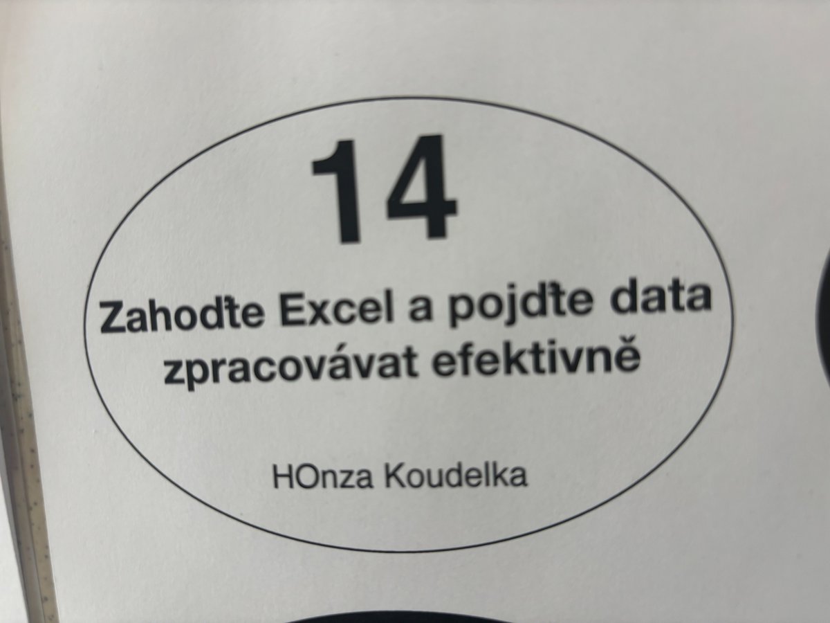 24Usro's tweet photo. Workshop 14 - HOnza Koudelka představuje účastníkům z řad učitelů nové možnosti, které jsou, ohledně tabulek. Není jen Excel. Výhody softwaru FileMaker mohli učitelé objevit možná až dnes.

#ucitelskysummit, #prodejemtonekonci, #appleveskole, #ipadyvevyuce, #ipadyveskole https://t.co/JqRAoaObWZ