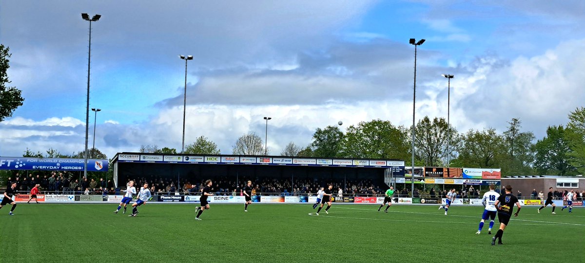 🗓️ 20/04/2024 🕰 14:30 ⚽️ VV Den Ham - VV Vroomshoopse Boys 1-1 📍 Den Ham 🏟 Sportpark De Rohorst 🎟️ €3 🏆 Zaterdag Tweede Klasse I (Oost) 🌭 €3.00 👥️ ± 400