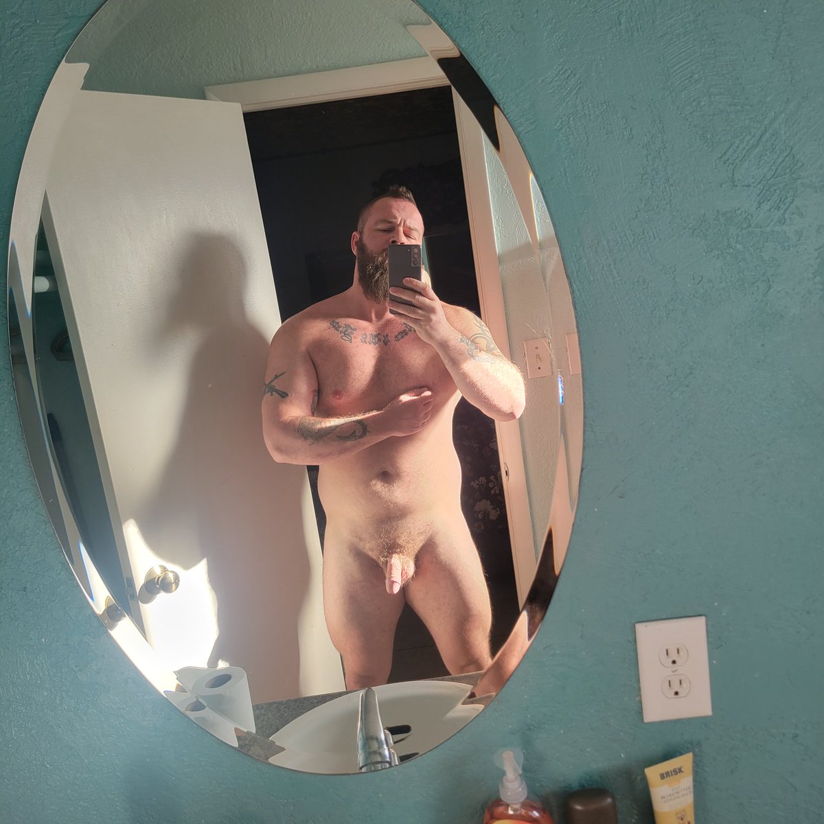 ChadFlexxx's tweet photo. Good morning sluts. Rock out with your cock out. Let's make the best of this day. https://t.co/zbO17zvhNu