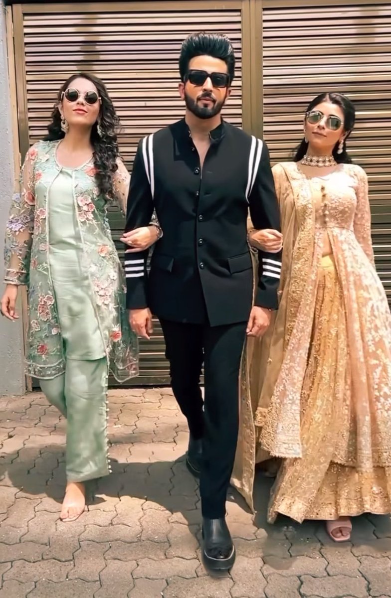 This trio ❤

#DheerajDhoopar #YeshaRughani #RabbSeHaiDua