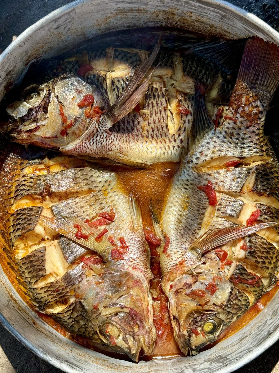 Traditionally preparing my fish like😊😋