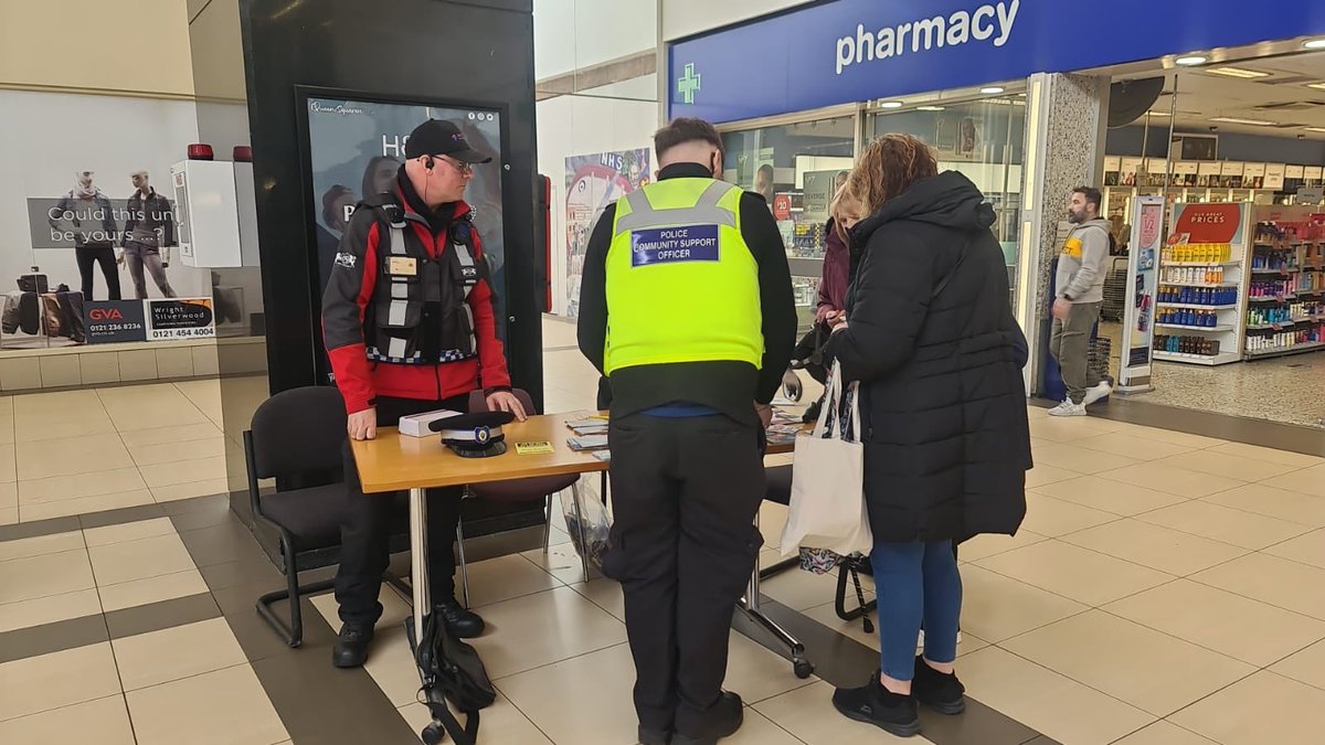 Today the BID Team have joined up with @WestBromwichWMP in Queens Square Shopping Centre for a Crime Prevention stand. We have handed out more purse bells, purse chains and panic alarms to businesses and the general public of West Bromwich