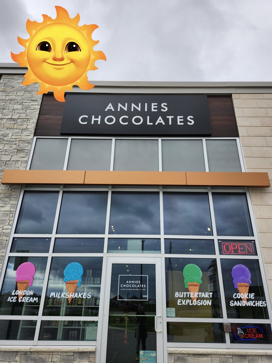 ThatBronaghOne's tweet image. Don't let the grey clouds or chilly weather get in the way of enjoying your day! Go visit @Annies_Choc in Hyde Park and treat yourself to something from @LdnIceCreamCo 

Such a fun window project!!!!

#ArtistOnTwitter #ldnont