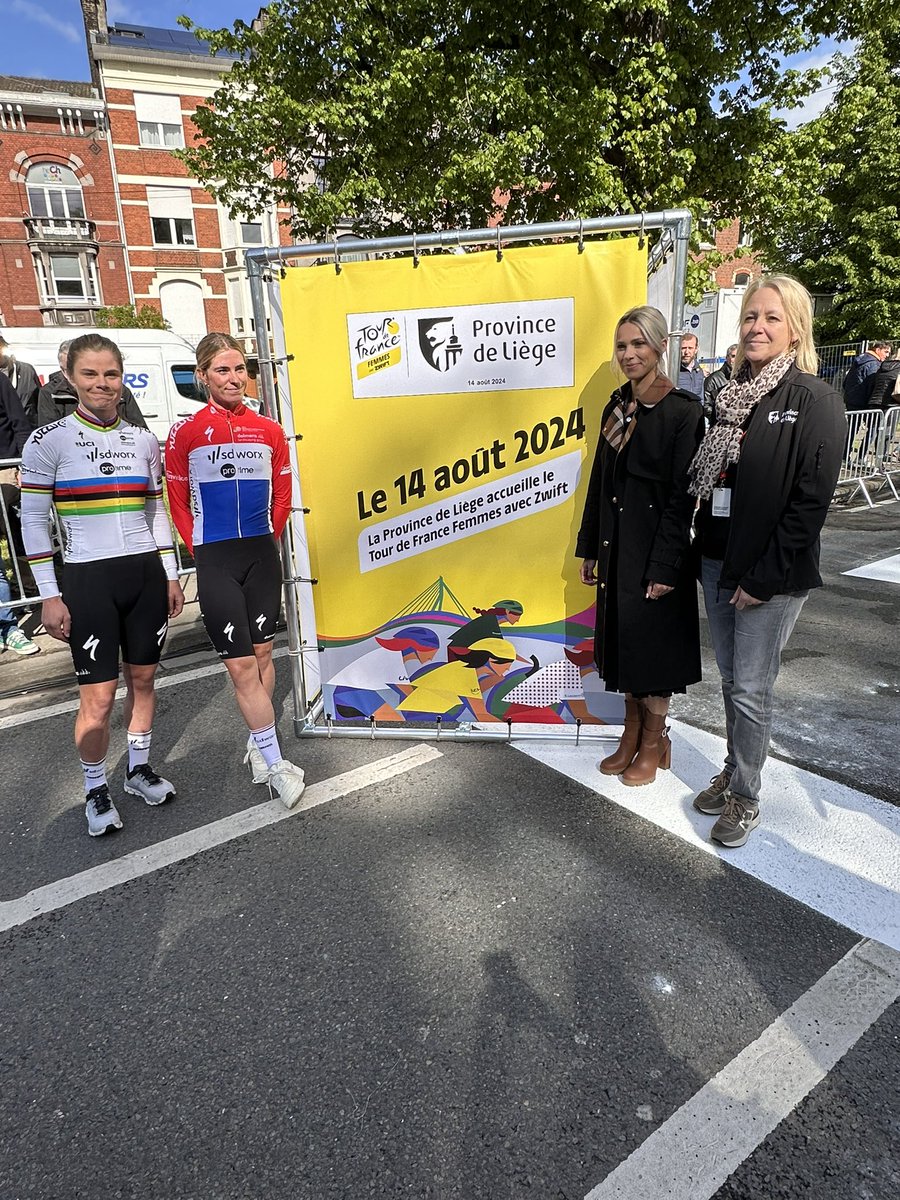 💛 Alongside the presentation of the #LBLwomen and #LBL teams took place the inauguration of the finish line of the 4th stage of the #TDFF2024 avec @GoZwift in the presence of @demivollering, @LotteKopecky, @Roussemarion and Katty Firquet. 🤩 See you on August 14! 💛 En marge…