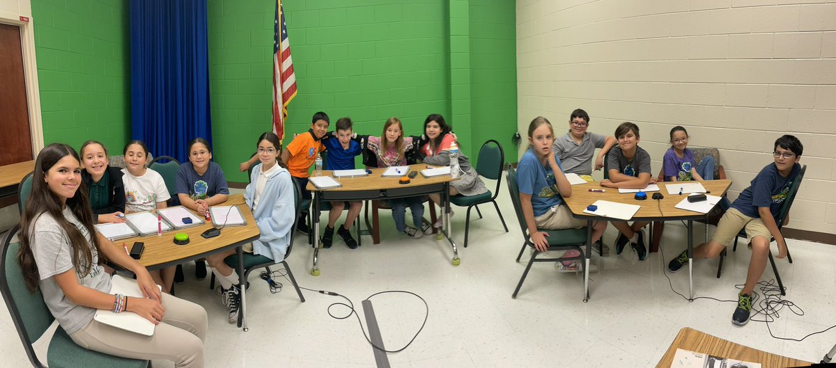We had our annual SPE Scholar Bowl for our 3rd, 4th and 5th graders. We’re so proud of the hard work these kids put in to earn their spot. @BrookeHaleSPE @collierschools @spehawksnaples @ccpsmediacentrs #CCPSMediaspecialist #mediacenters
#ccpsproud #readersareleaders #spemediafun