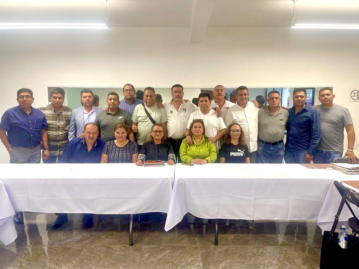 Agradecemos la reunión con el #SUTGCDMX, con quien hicimos un gran acuerdo en favor de los trabajadores de la Alcaldía y los vecinos de #Iztapalapa. 

El compromiso de nuestra próxima Alcaldesa @ALEIDAALAVEZ para con los Secretarios Generales, tiene como eje rector el principio