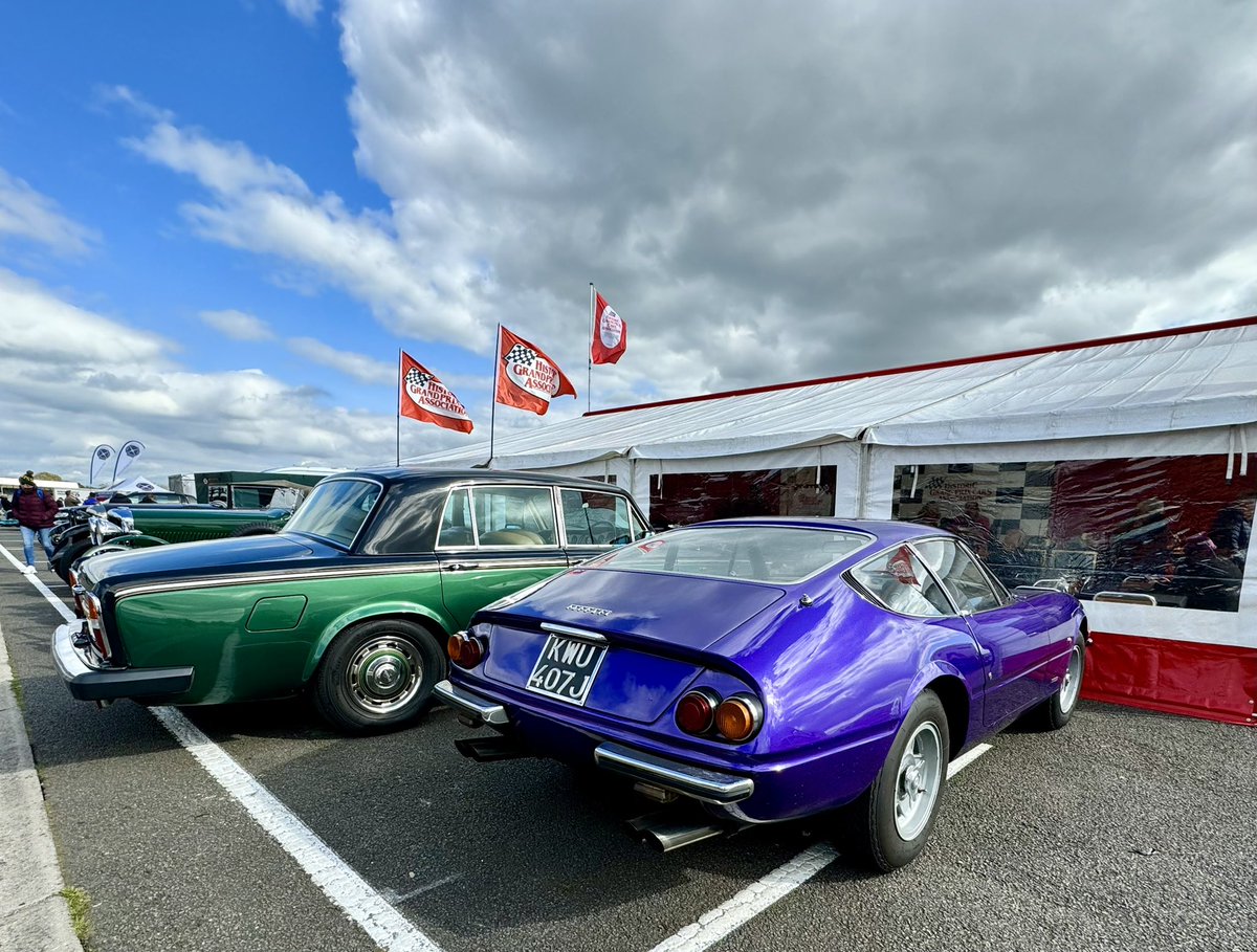 craigyv83's tweet image. Vintage things 😎 #Silverstone #vscc #SpringStart