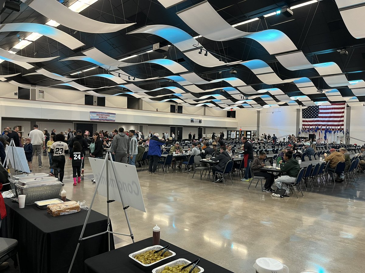 Dsruder's tweet photo. World’s Largest BBQ. The community of Abilene TX giving back to our military and their families! #worldslargestBBQ https://t.co/chPNDOuBSm