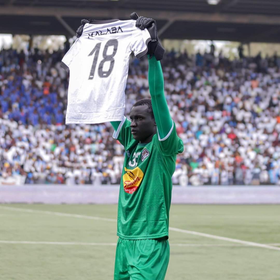 RDCAfrikFoot's tweet photo. #TopInfo #ArrêtSurImage #TPMAlAhly
📸 Le TP Mazembe a rendu un bel hommage à 𝚁𝙰𝙸𝙽𝙵𝙾𝚁𝙳 𝙺𝙰𝙻𝙰𝙱𝙰 🇿🇲 toujours hospitalisé après son grave accident. #staystrong #ResteFort
#RAF https://t.co/qEEqH6Oc0f