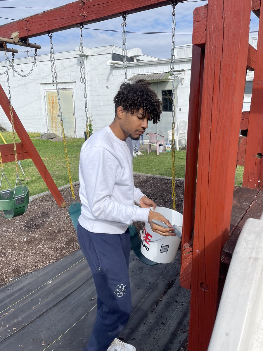 The Dawgs were out this morning volunteering for Beyond Violence! Pride in our community!