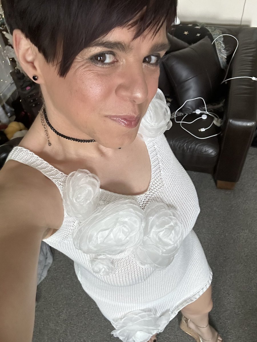 Anna Button tweet media