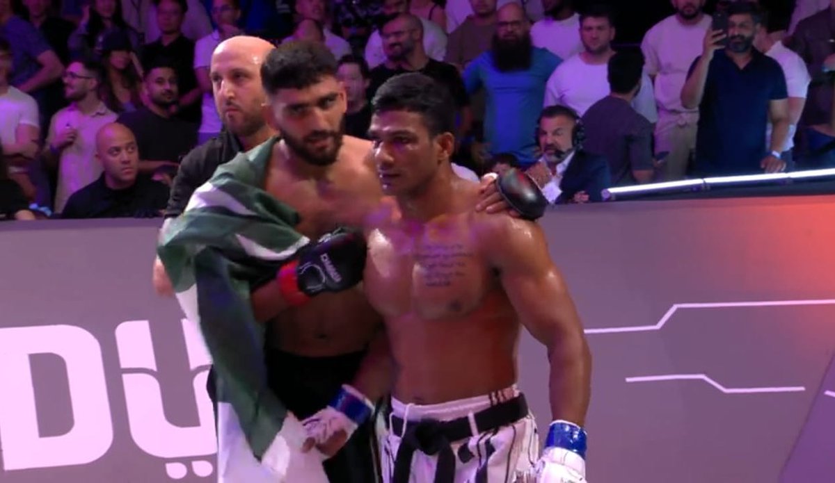 Pakistan’s Rizwan Ali knocks out India’s Pawan Gupta in #PAKvIND Combat Karate 🤜👊👊👊