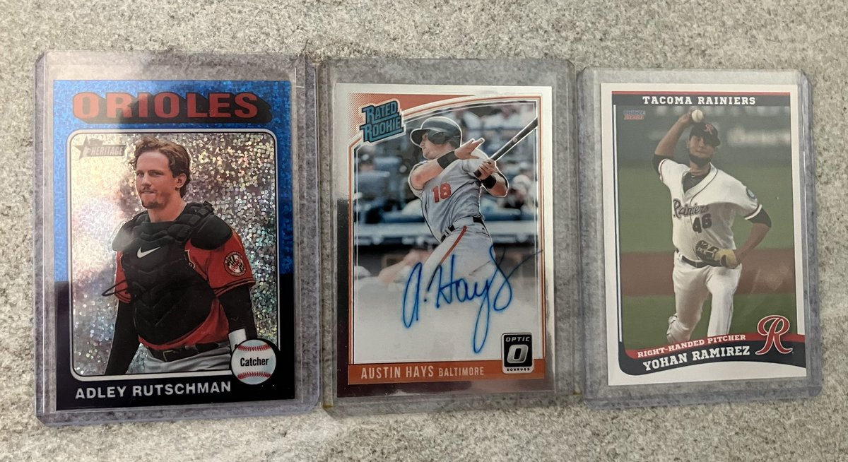 UrDailyOsPic's tweet image. Mail day! Loving the 2024 Heritage Chrome! #Orioles #Adley #Austin #Yohan #UrDailyOsPic