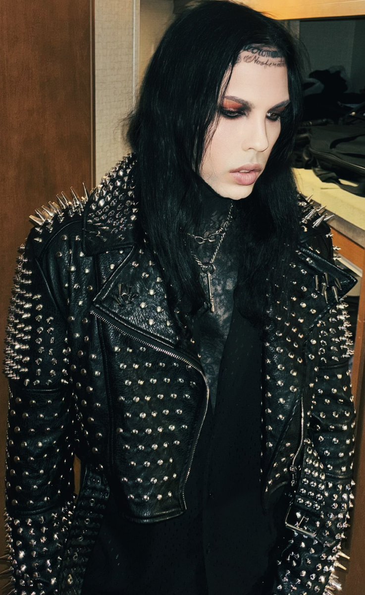 michaelvampire tweet picture