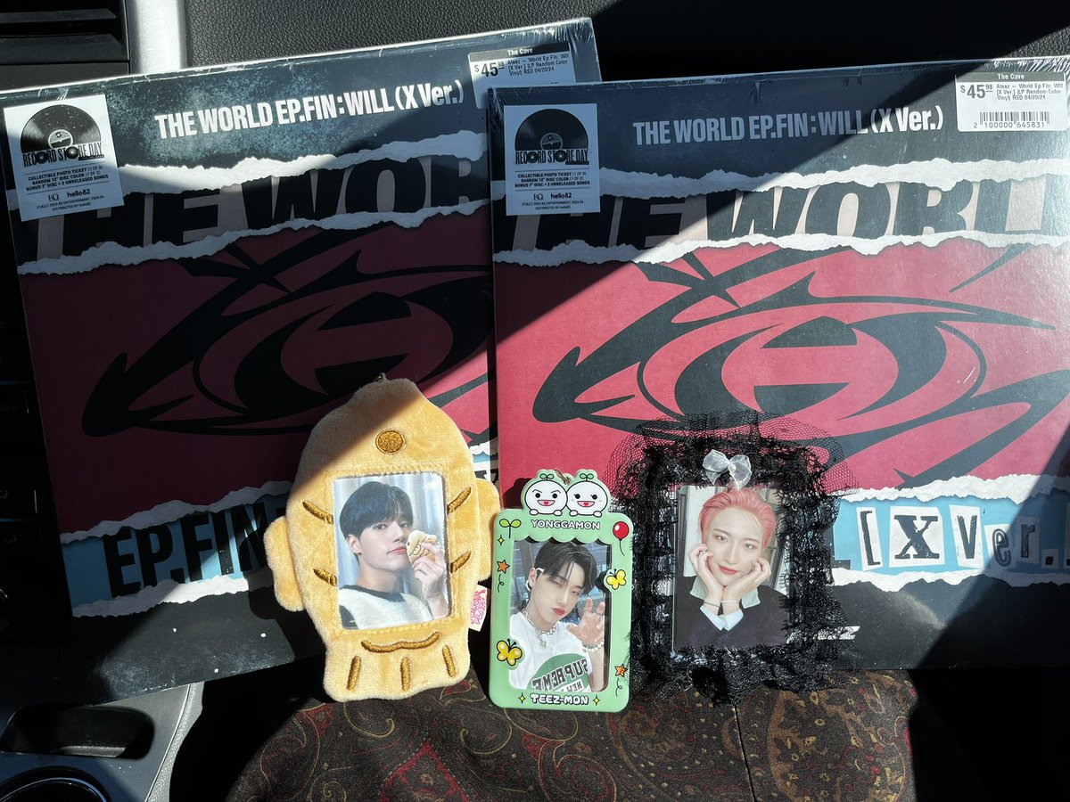 secured one for me and cal ♡ literally the last few that were left !!! 

#ATEEZRSD #RSD_KpopArtistOfTheYear_ATEEZ #RecordStoreDay2024