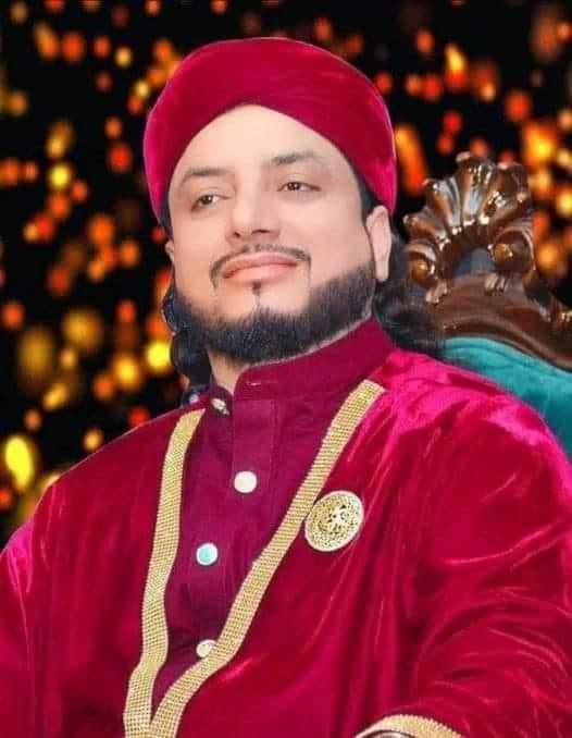 آٹھ کروڑ روپے کی لگژری گاڑی رکتی ہے، دروازہ کھلتا ہے اس سے ایک رنگ برنگا نمونہ برآمد ہوتا ہے۔

 نمونے نے 60 ہزار روپے کا میک اپ کرایا ہوا ہے، 5 لاکھ کے خصوصی تیار ملبوسات زیب تن کیے ہیں،50 ہزار کا جوتا پہنا ہے،14 لاکھ کی گھڑی پہنی ہے،اسکی راہ میں ریڈ کارپٹ بچھا ہوا ہے وہ سر کو