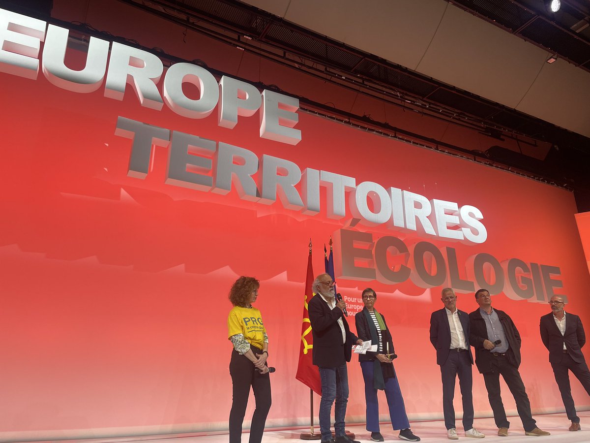 Salle pleine pour ce 1er meeting de la liste #EuropeTerritoiresEcologie conduite par @Lacroix_PRG ! Ensemble, déterminés à agir pour une #Europe des peuples et des territoires, écologiste, sociale, solidaire et inclusive ! #Europeenne2024 @PartiRadicalG @MdpMouvement @afpfr 🇪🇺🇪🇺