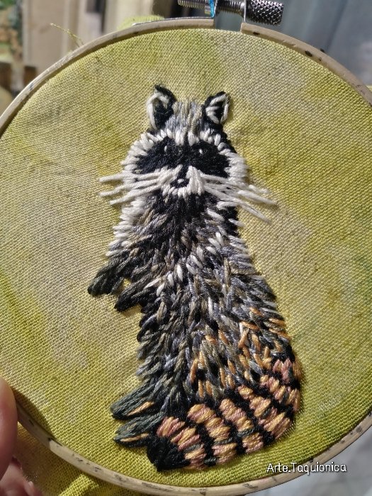 Mapache bordado a mano. Impresionista.

#handmadeembroidery #bordadoamano #animalbordado #animalembroidery #mapache #racoon #impressionismembroidery #bordadoarte #bordadoimpresionista