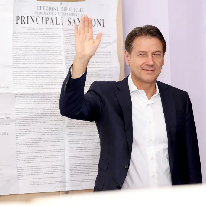 Mi domando, ma se uno gli entrasse in casa, gli occupasse e distruggesse tre stanze, gli ammazzasse il cane, gli rapisse il figlio e gli stuprasse la moglie, ce lo vedreste <a href="/GiuseppeConteIT/">Giuseppe Conte</a> a dire all’invasore “facciamo un accordo per evitare l’escalation”? Perché se la risposta