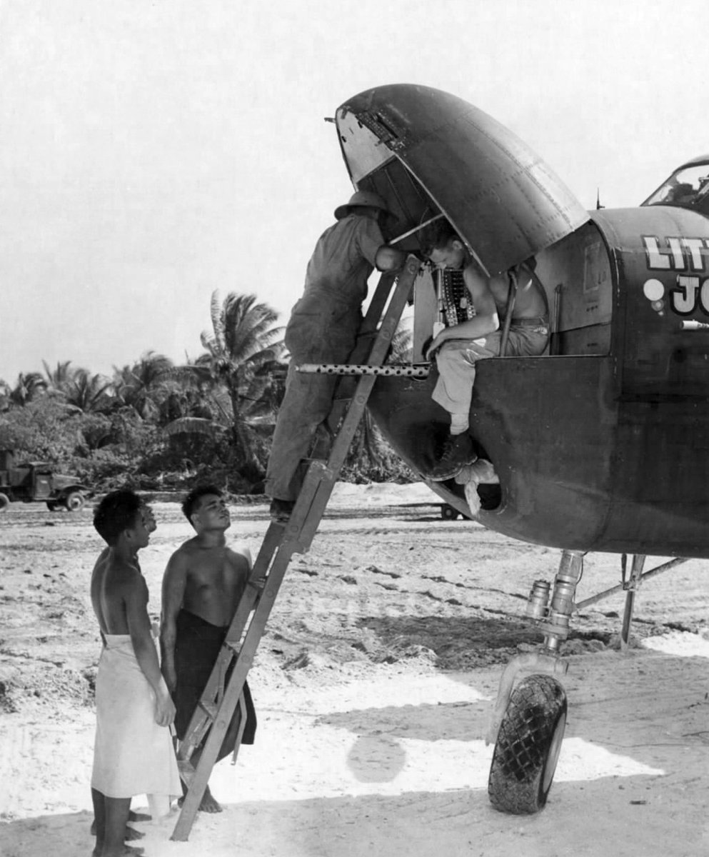 Another pic from Mullinix Field. This time 'interested natives' look on as armorers install 50 cal. machine guns in the nose of a North American B-25G. 7 January 1944. US Archives pic.

#usnavy #usmc #usarmy #usaf #usveterans #wwii #pacificwar #museum  #southpacificwwiimuseum