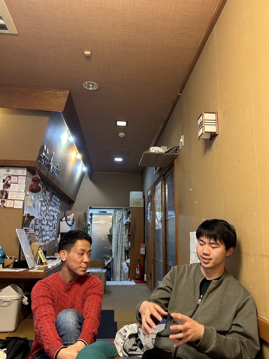 sekiya_so's tweet photo. お腹が膨れたら、議論タイムです https://t.co/GCXlOeXz9F