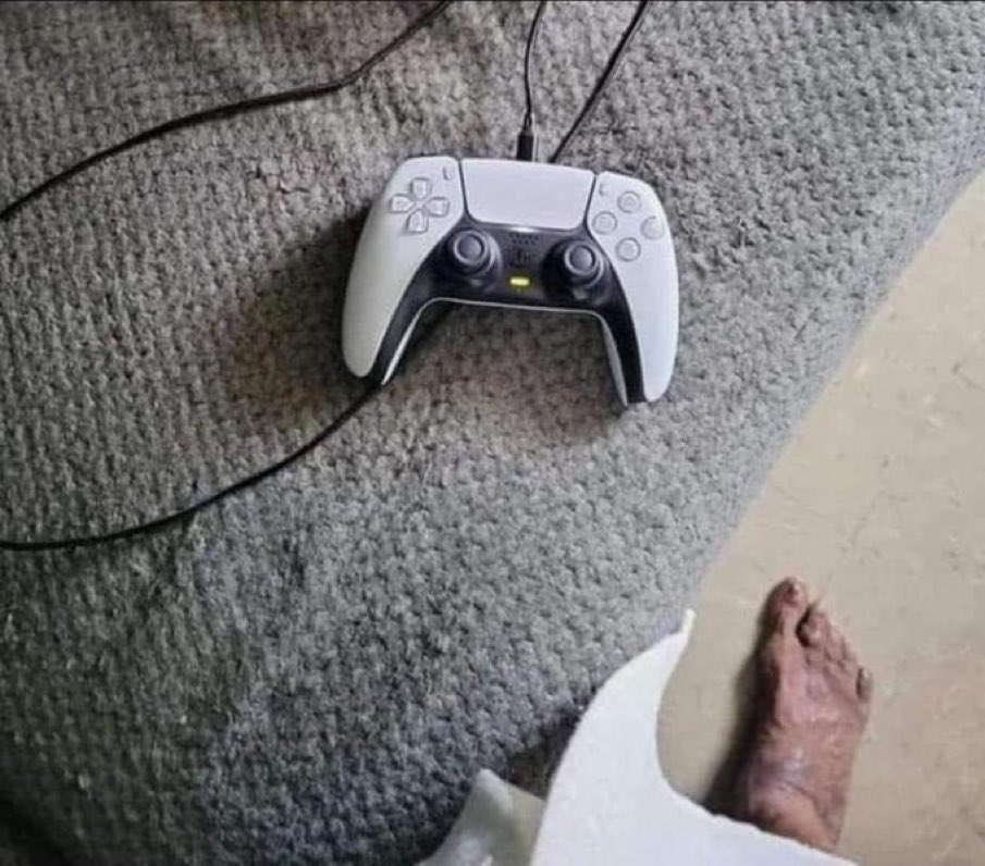 i think my controller broken why it yellow?