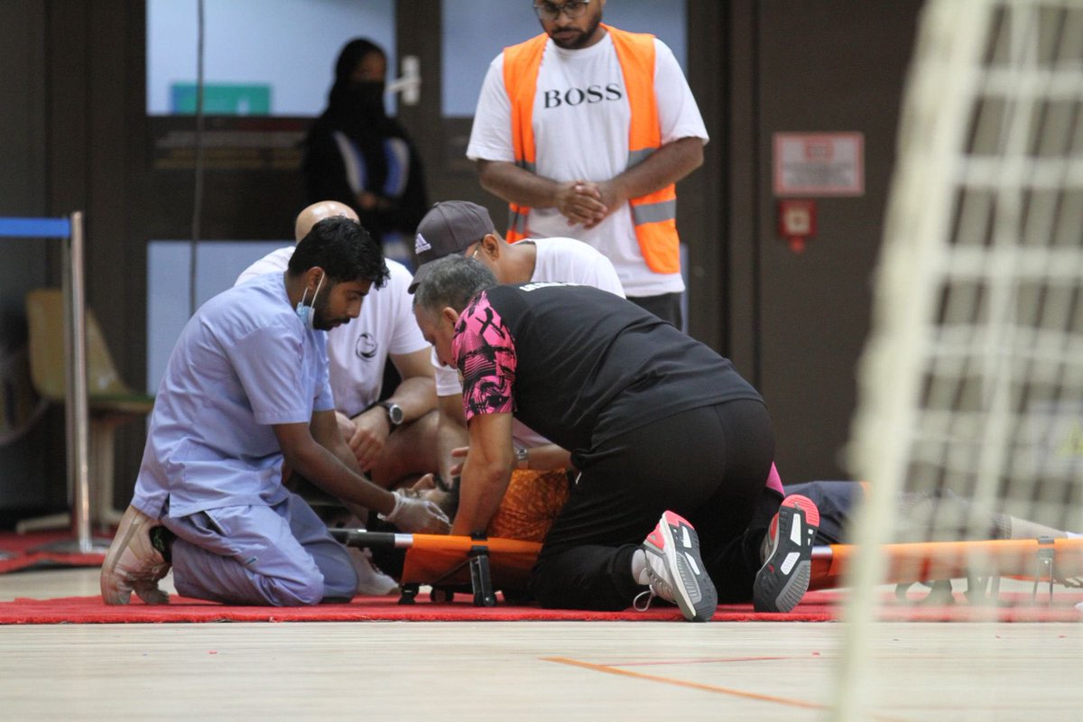ALHADA_CLUB's tweet photo. 🟣|| في موقف أكّد من خلاله أهداف الرياضة السامية.. 

قام الدكتور محمد شاهين اخصائي العلاج الطبيعي بنادي الهدى، بمتابعة حالة حسن الجنبي قائد نادي مضر بعد اصابته التي تعرض لها في مباراة الهدى 🆚 مضر ضمن الجولة 15 من  #ممتاز_اليد_السعودية 

الرياضـة تجمعنـا 🔽 https://t.co/4CQMCa5xju