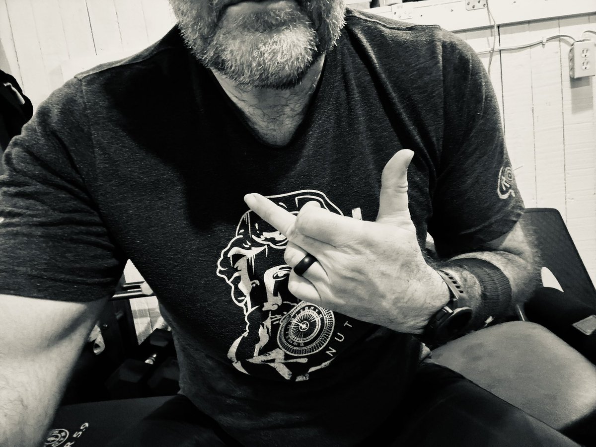 darkxfer's tweet photo. My feelings on the week taken out in the gym. Old and gray and here to stay. 

🫶🏼💪🏼✍🏼🤘🏼🖕🏼

#fitness #FitFam #foxfit #thisis52 https://t.co/E49RHL4Ake