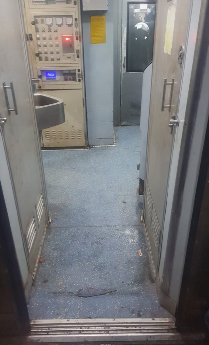 @allwyngon12 @RailMinIndia @RailwaySeva @AshwiniVaishnaw Present condition about the cleanliness in coach of 12218 Kerala Sampark Kranti Express. Kindly refrain from posting misleading pics/videos.