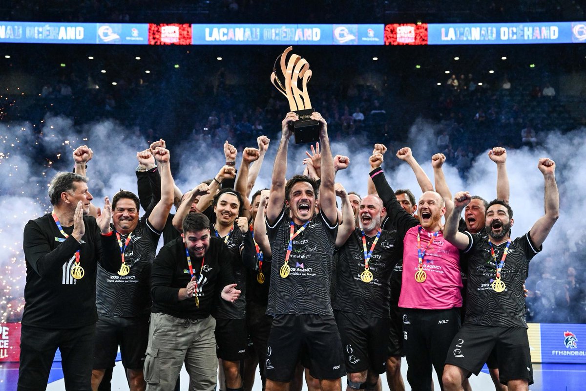 HandDayfr's tweet photo. 📷 Lacanau remporte la finale départementale masculine aux dépens de Sainte-Gemmes-sur-Loire (30-29) 📷
crédit photo : FFHandball/IconSports
#handball #CoupeDeFrance @Data7M @ffhandball @villelacanau https://t.co/1QhagbHGih