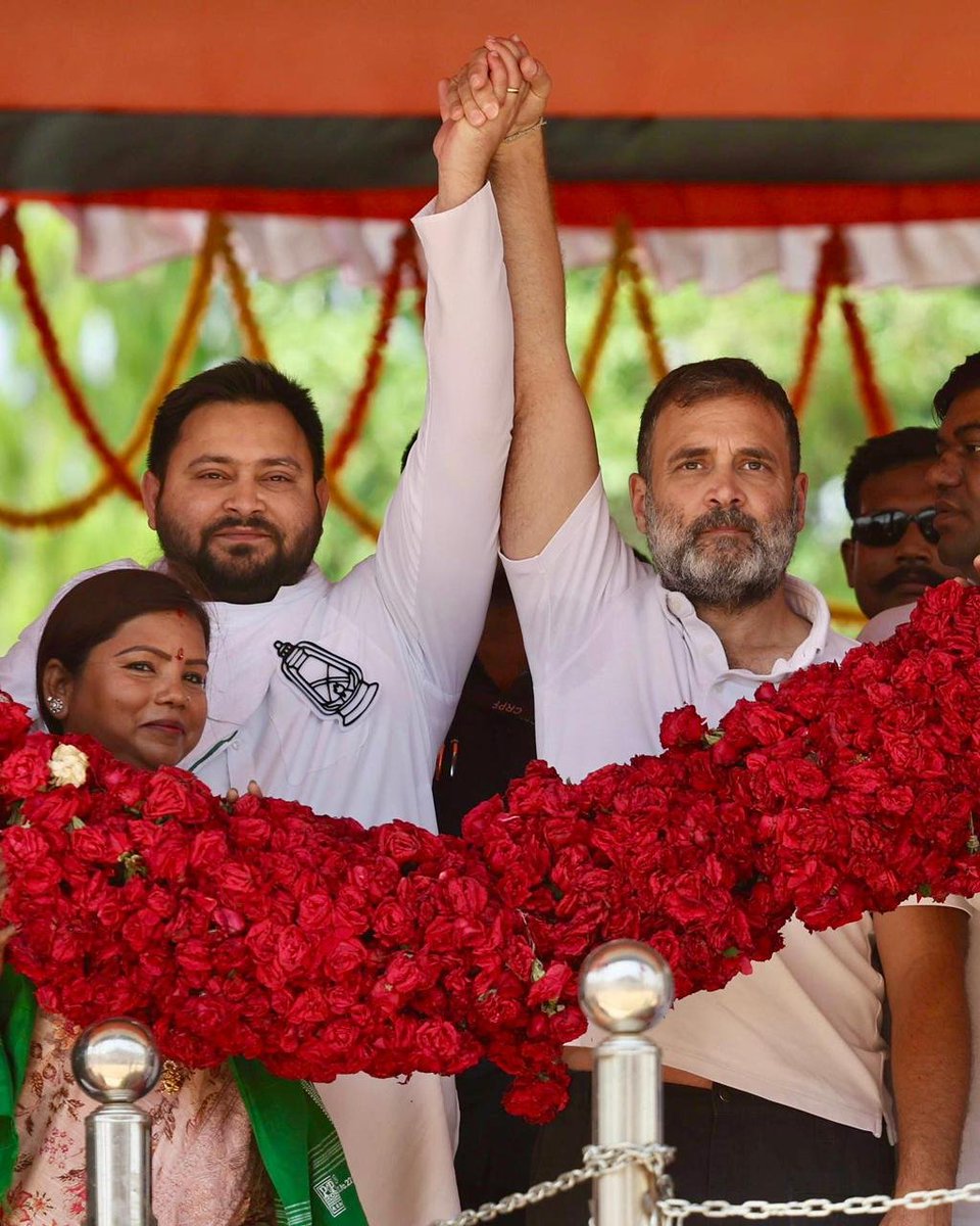 sjeeva26's tweet image. உத்திர பிரதேசம்,பீகார் மாநிலங்களில்  இந்தியா கூட்டணி வேட்பாளர்களை ஆதரித்து அகிலேஷ் யாதவ் , தேஜஸ்வி யாதவ் ஆகியோர் உடன் இணைத்து ராகுல் காந்தி பிரச்சாரம் 

#LokSabhaElections2024  #RahulGandhi #AkileshYadav #TejashwiYadav