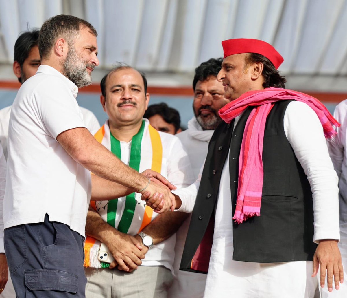 sjeeva26's tweet image. உத்திர பிரதேசம்,பீகார் மாநிலங்களில்  இந்தியா கூட்டணி வேட்பாளர்களை ஆதரித்து அகிலேஷ் யாதவ் , தேஜஸ்வி யாதவ் ஆகியோர் உடன் இணைத்து ராகுல் காந்தி பிரச்சாரம் 

#LokSabhaElections2024  #RahulGandhi #AkileshYadav #TejashwiYadav