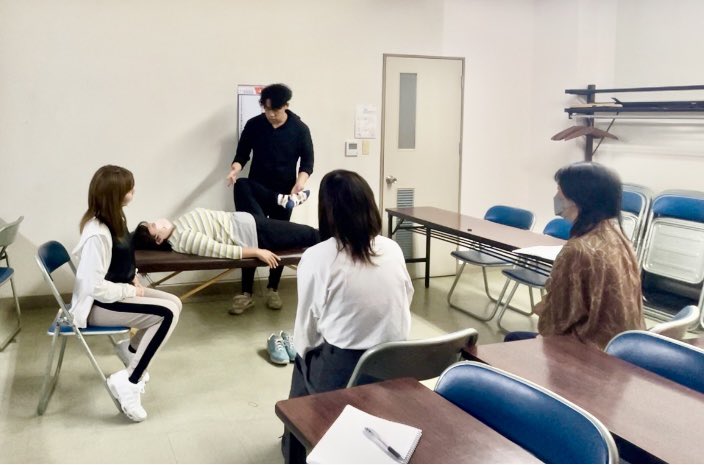 自分で自分の体を治せるようになる
セルフコンディショニング整体講座
⁡
痛みや症状の原因箇所が
筋肉なのか、内臓なのか、全く別のところにあるのかなどを、自分で調べて自分で整えられるスキルが身につく
⁡
介護士、保育士、主婦の方など
色んな方が興味を持って学んでいただいています